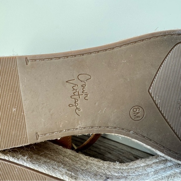 Crown Vintage Fentisa Leather and Espadrille Platform
Tan Wedge Sandals size 8 - Picture 6 of 6